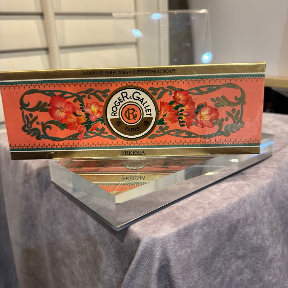 Roger & Gallet Freesia Perfumed Soaps SET NIB